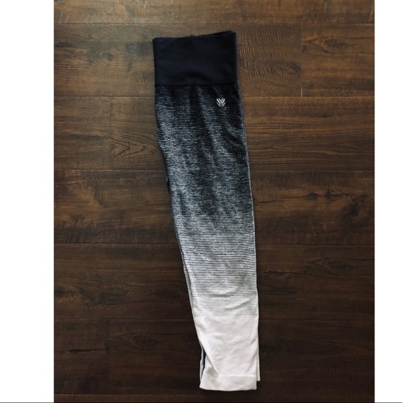 Forever 21 leggings!! - Picture 2 of 3